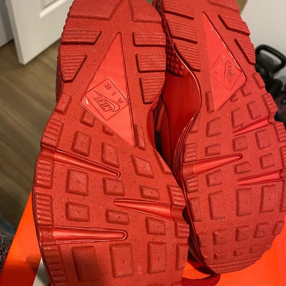 [SOLD] Nike “Triple Red” Huarache - Picture 8 of 11